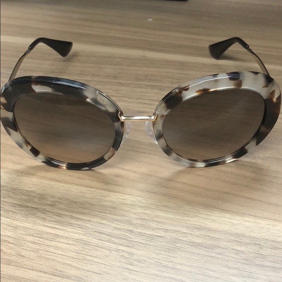 Prada sunglasses - Picture 1 of 6